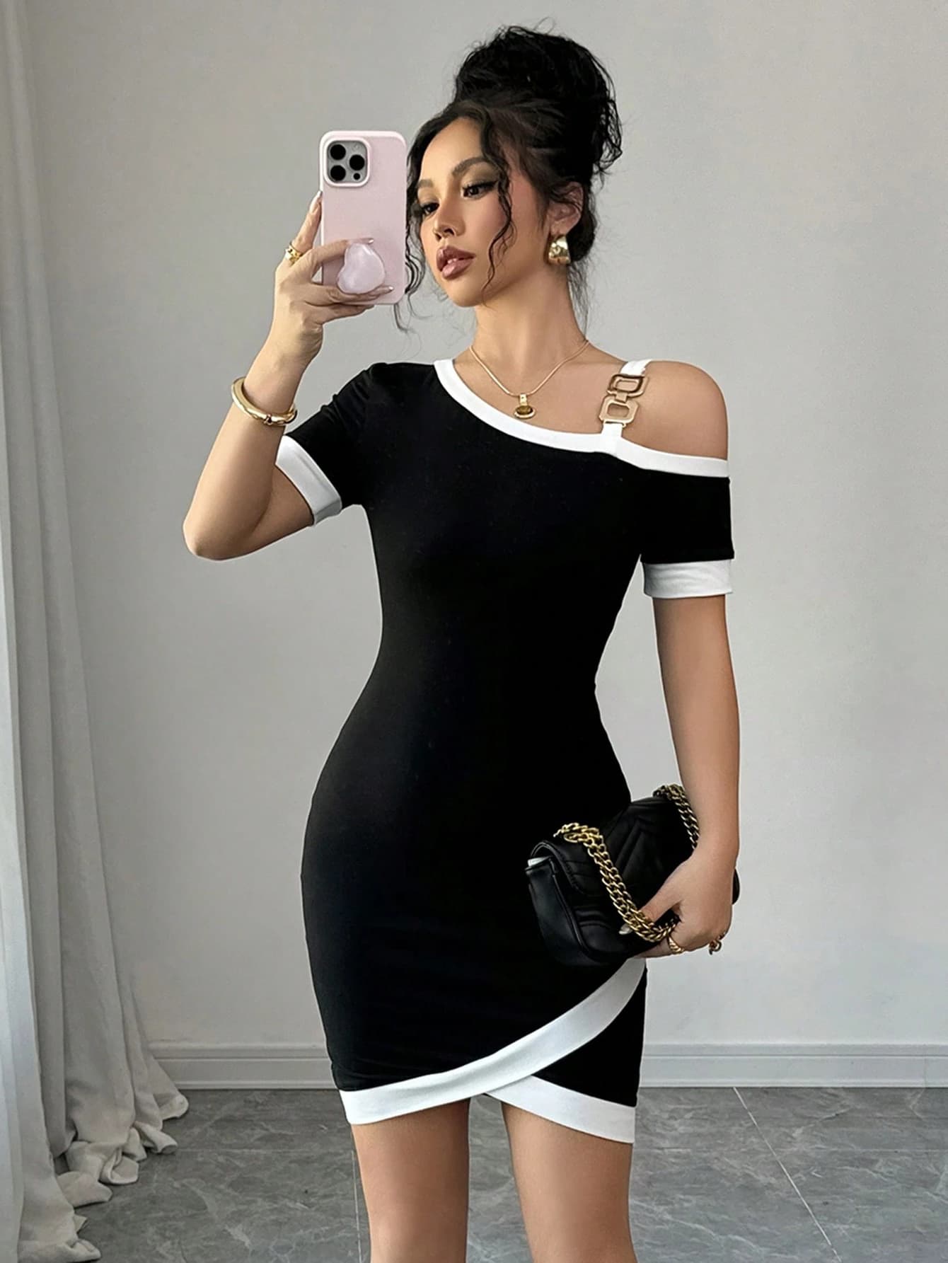 European And American Women's Spring And Summer Knitted Elastic Tight-Fitting Sloping Shoulder Short-Sleeved Color-Blocked Black And White Fashionable Casual Elegant Dress